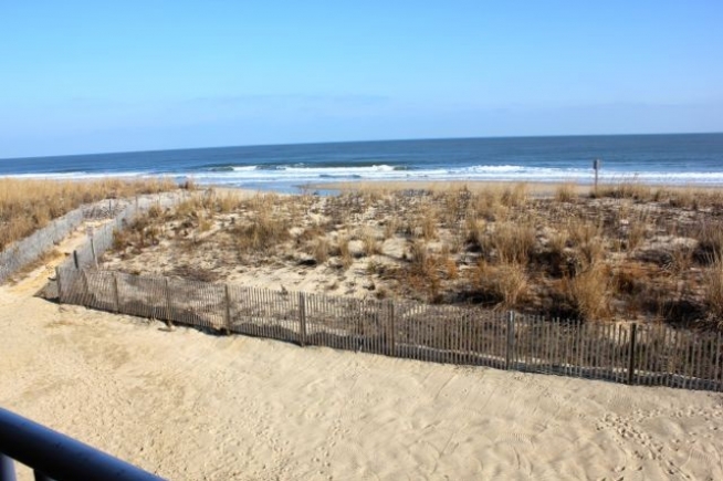 Ocean Front, 3 BR Low Rise, Wifi, $135-$355/Night