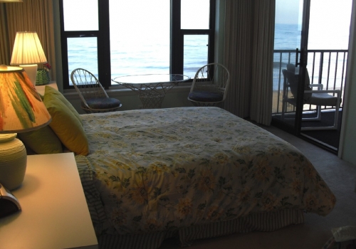 3 Bedroom, Oceanfront Condo – Sale on July Weeks.